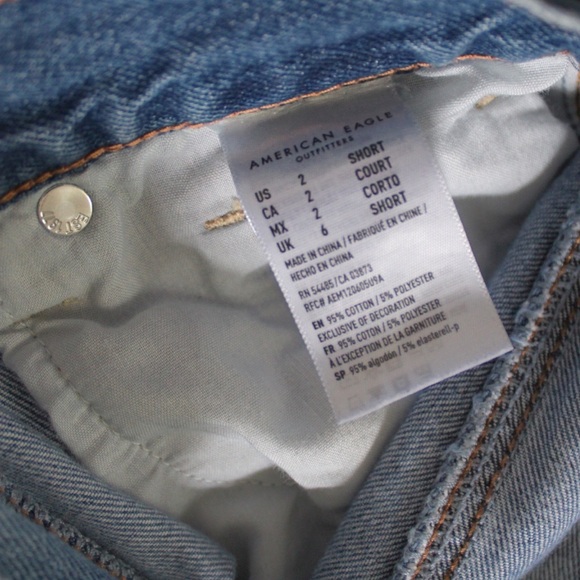 AE Destroyed Mom Jeans 2 Short 26 Preowned - Picture 8 of 8